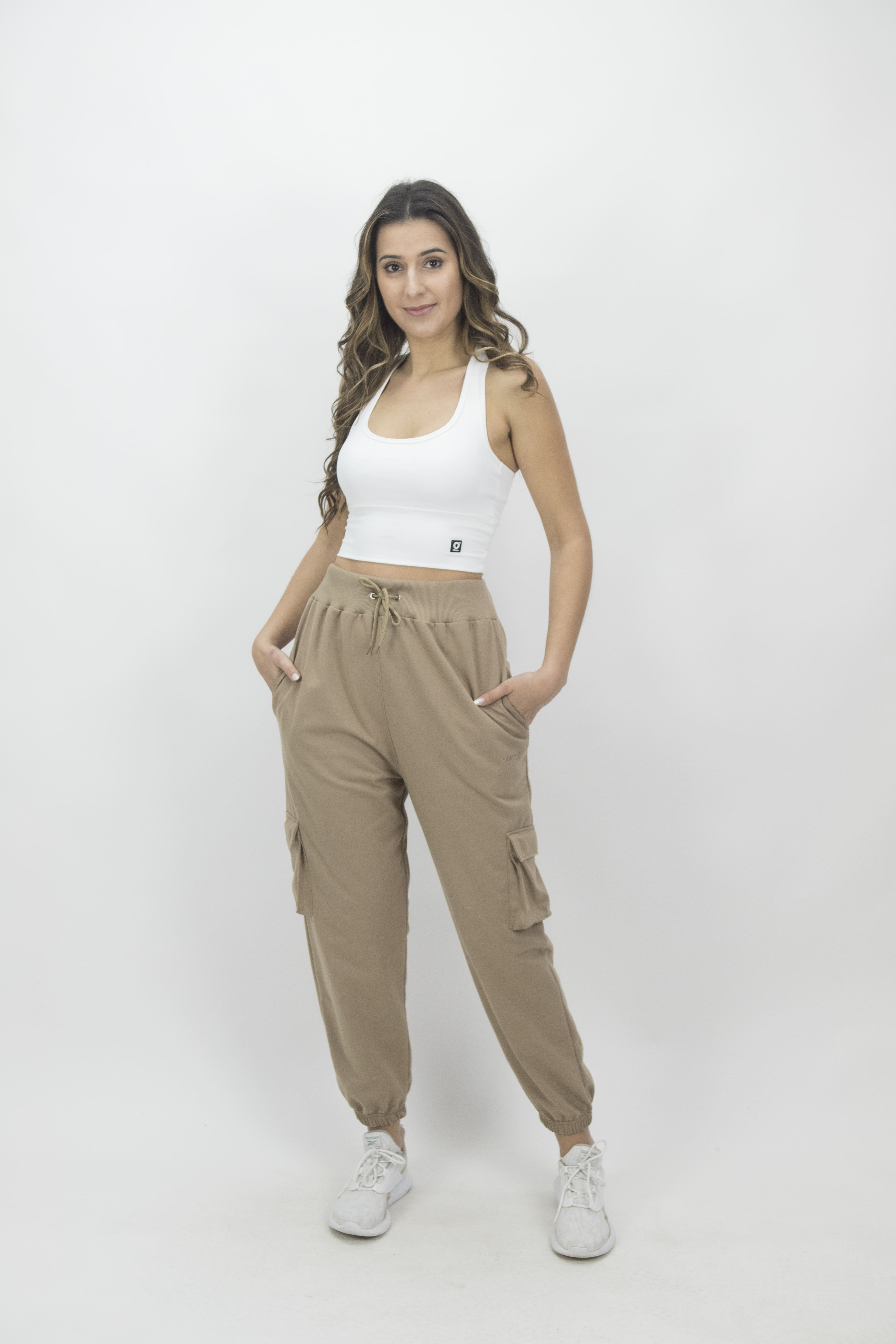 Calça Cargo  femenina C/bolços Laterais  50% Algodão 50% poliester   